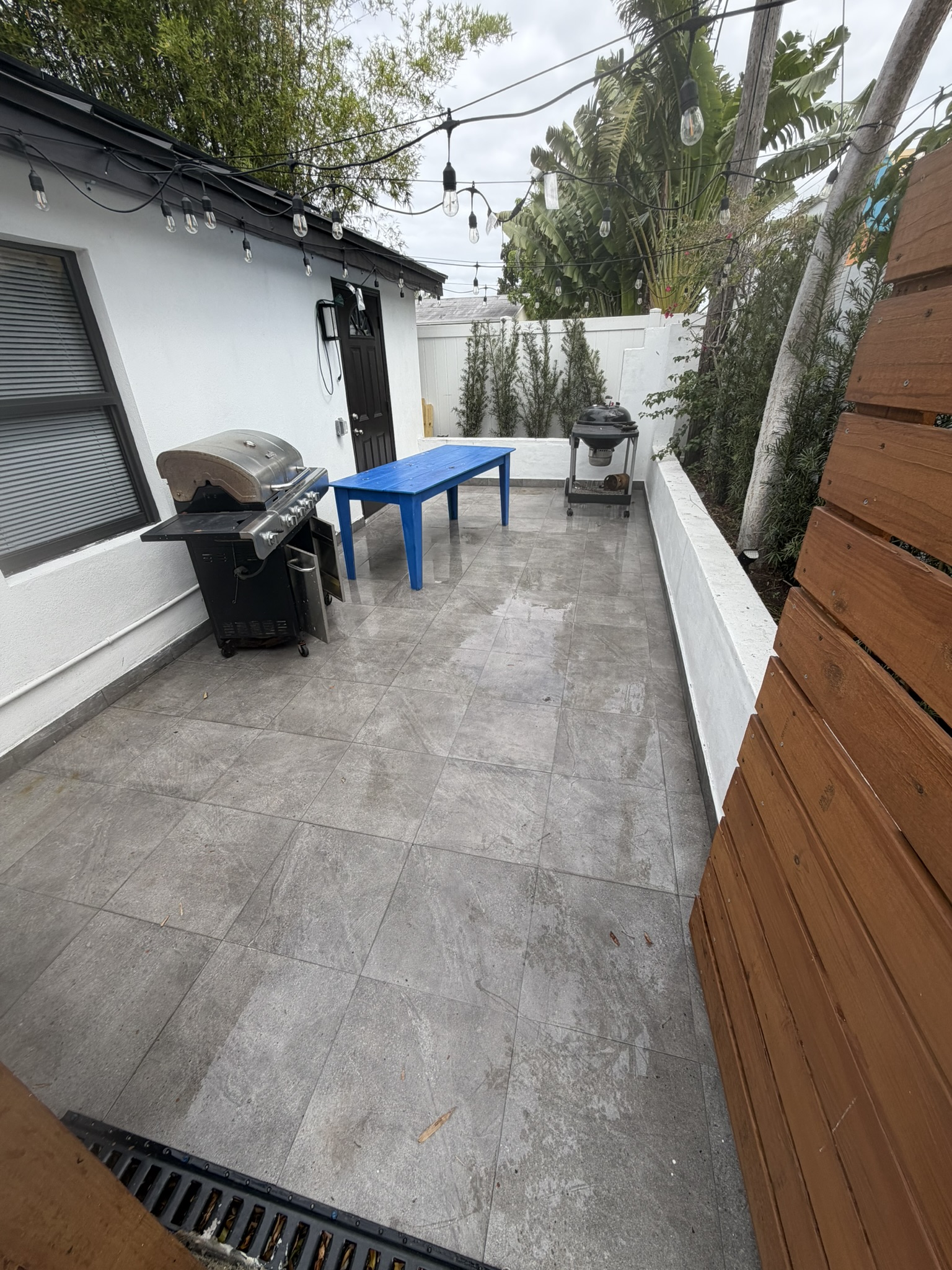 Tile patio and grill area deep cleaned, Deerfield Beach